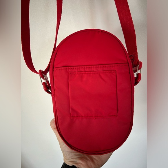Lululemon TEAM CANADA 22 Future Legacy Crossbody Bag CRMS Crimson Red Like New - Picture 4 of 10